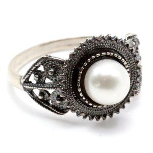 Yam Israel Hallmarked Contemporary Sterling Silver Freshwater Pearl Cut Out Ring